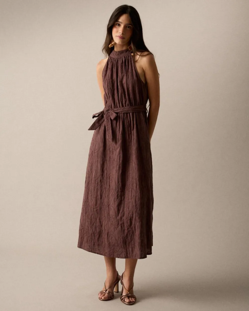 Vestido Bordado Cuello Halter