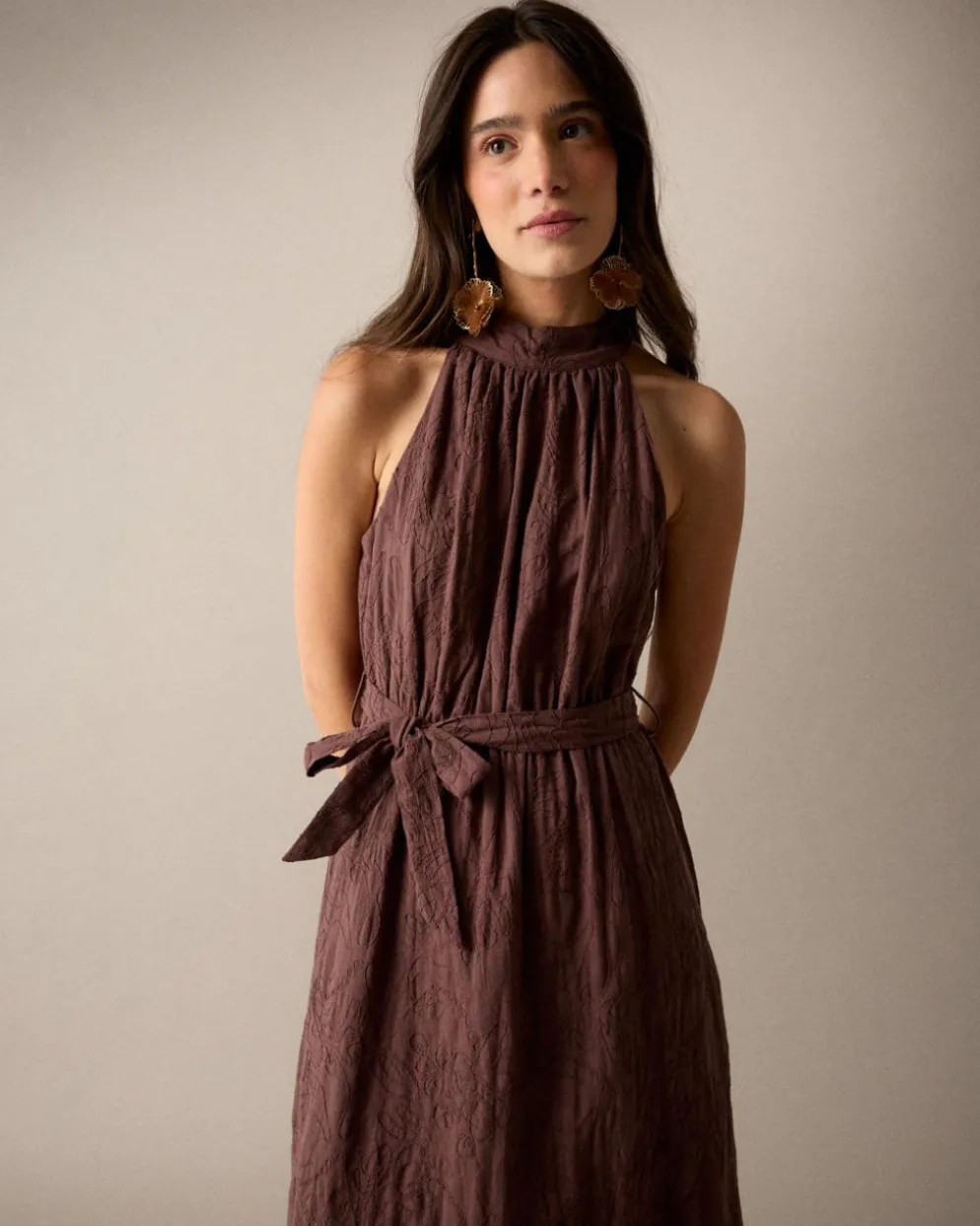 Vestido Bordado Cuello Halter